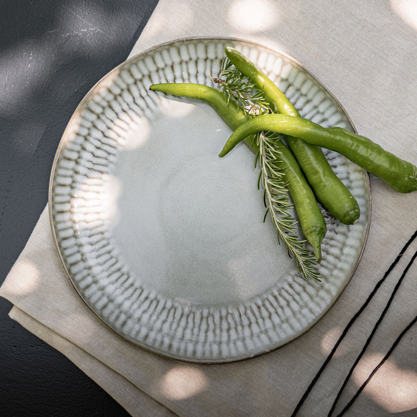 LIAM - Assiette plate en grès D26,6cm - blanc ventoux
