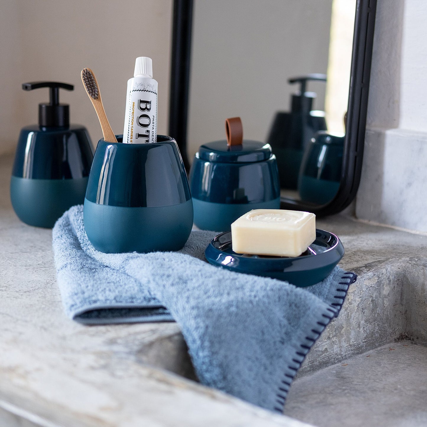 SPINA - Set de salle de bain en grès - bleu figuerolles