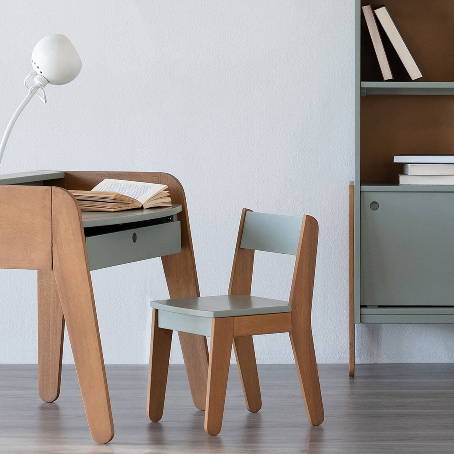 RAPHAEL - Chaise enfant en acacia - vert olivier
