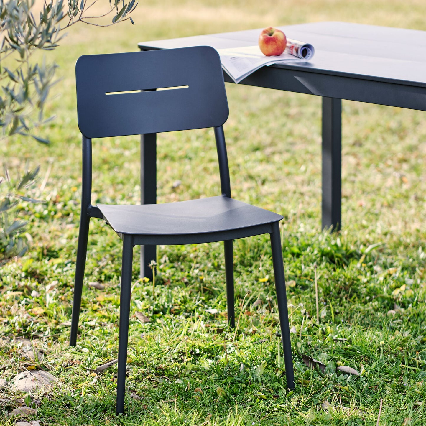 TOMA - Chaise de jardin empilable en aluminium - noir