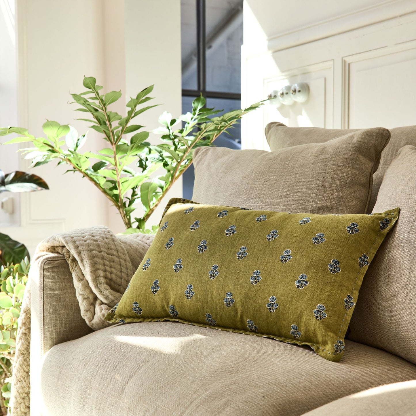 PIVANE - Coussin motif dépareillé en lin et coton 30x50cm - vert