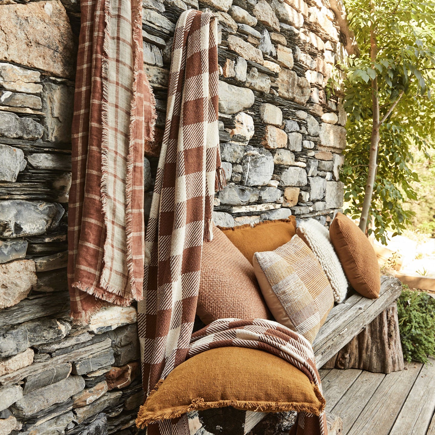 TANTA - Coussin frangé en lin 45x45cm - brun alep
