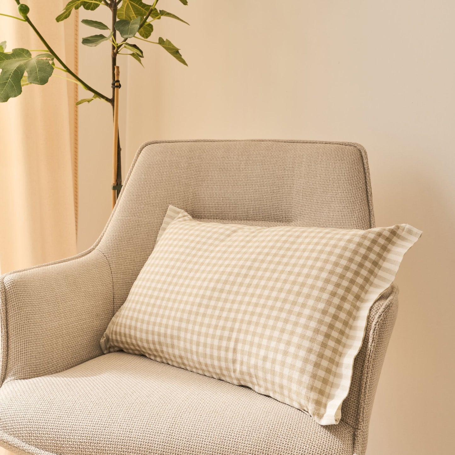 TIANA - Coussin à carreaux en coton finition volant 30x50cm - beige