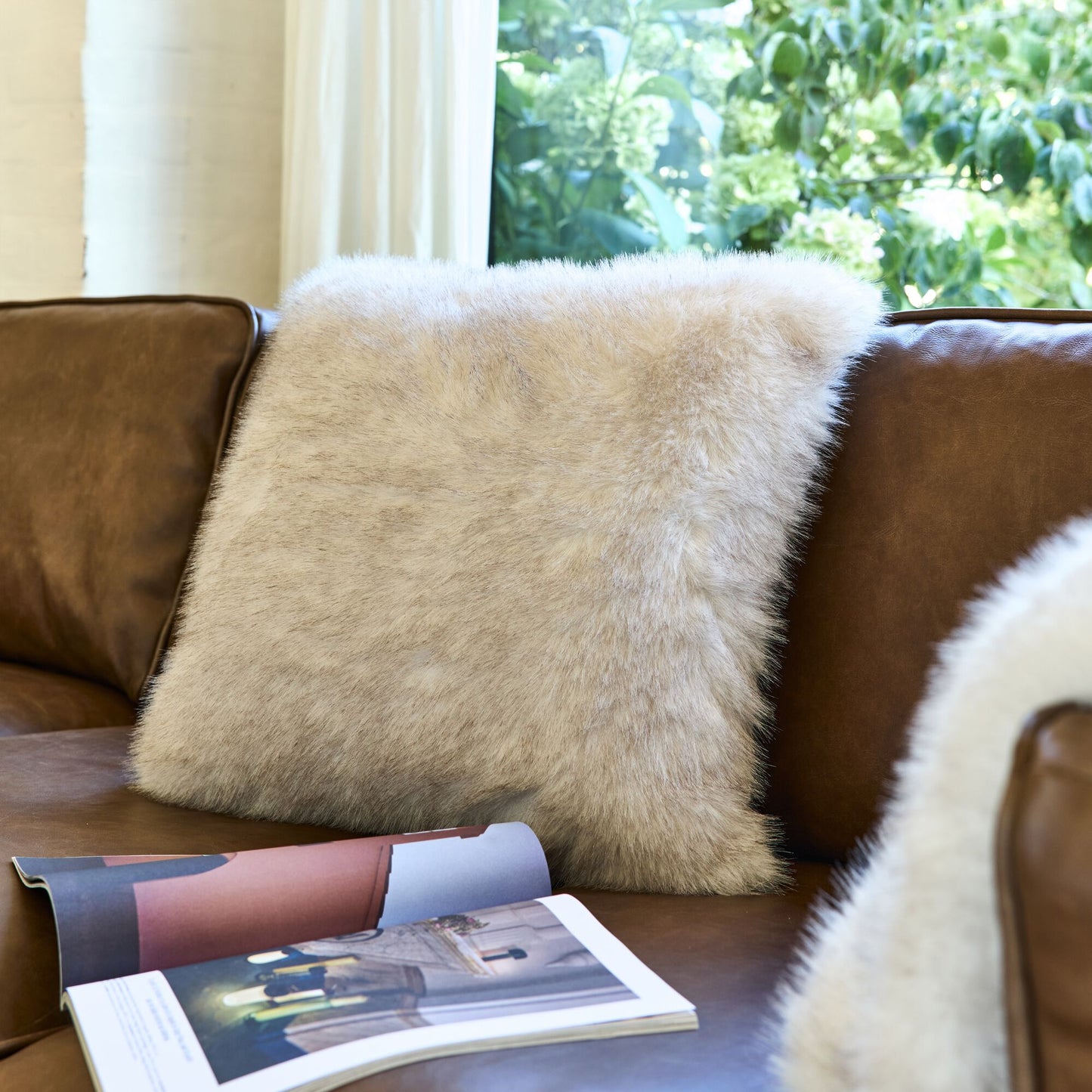 ZOE - Coussin effet fourrure 45x45cm - blanc