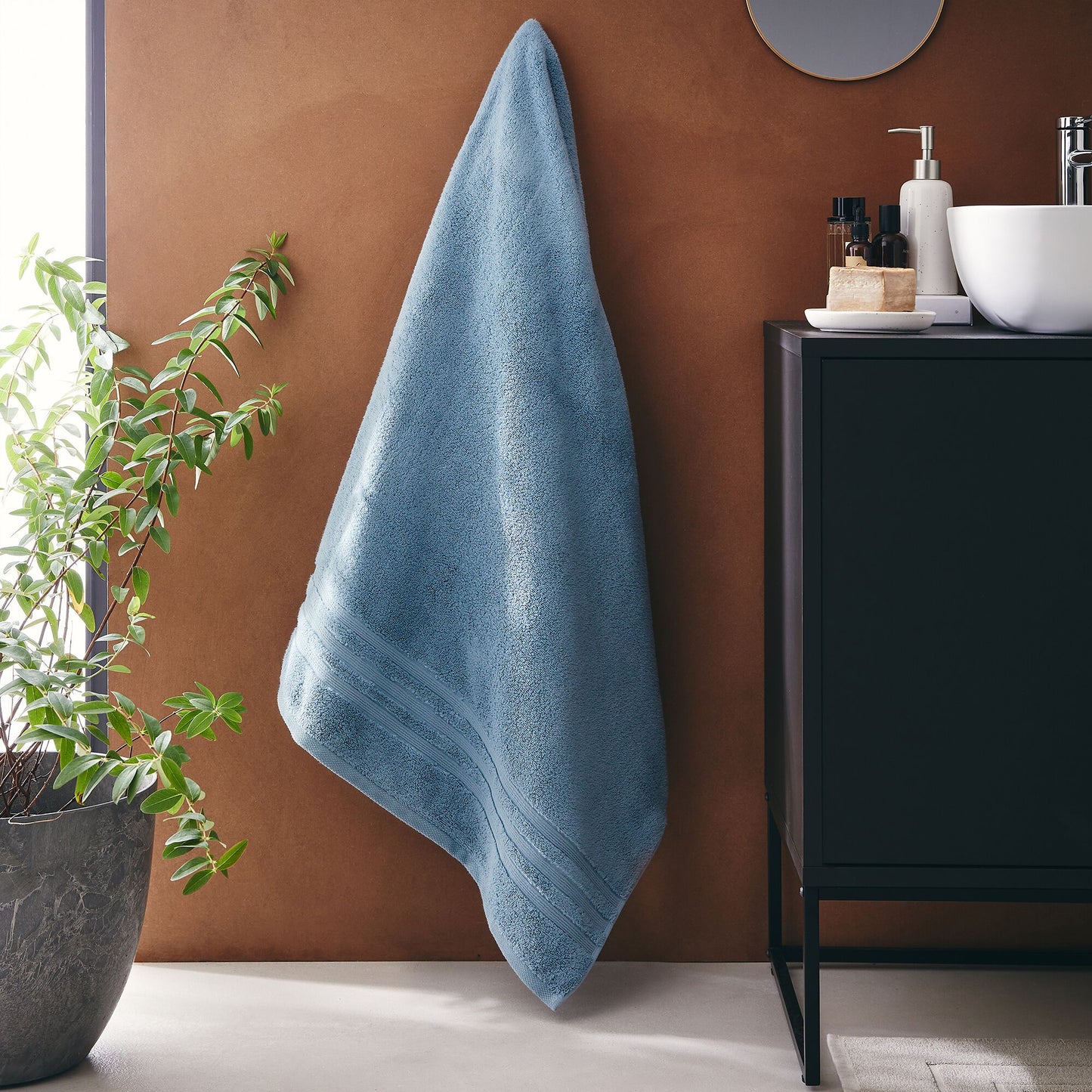 NOUN - Drap de bain bouclette en coton - bleu autan 100x150cm