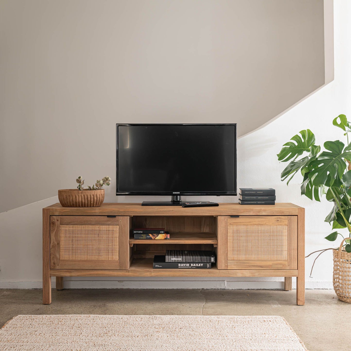 TIAN - Meuble tv 2 portes en teck recyclé et cannage L150cm - bois clair