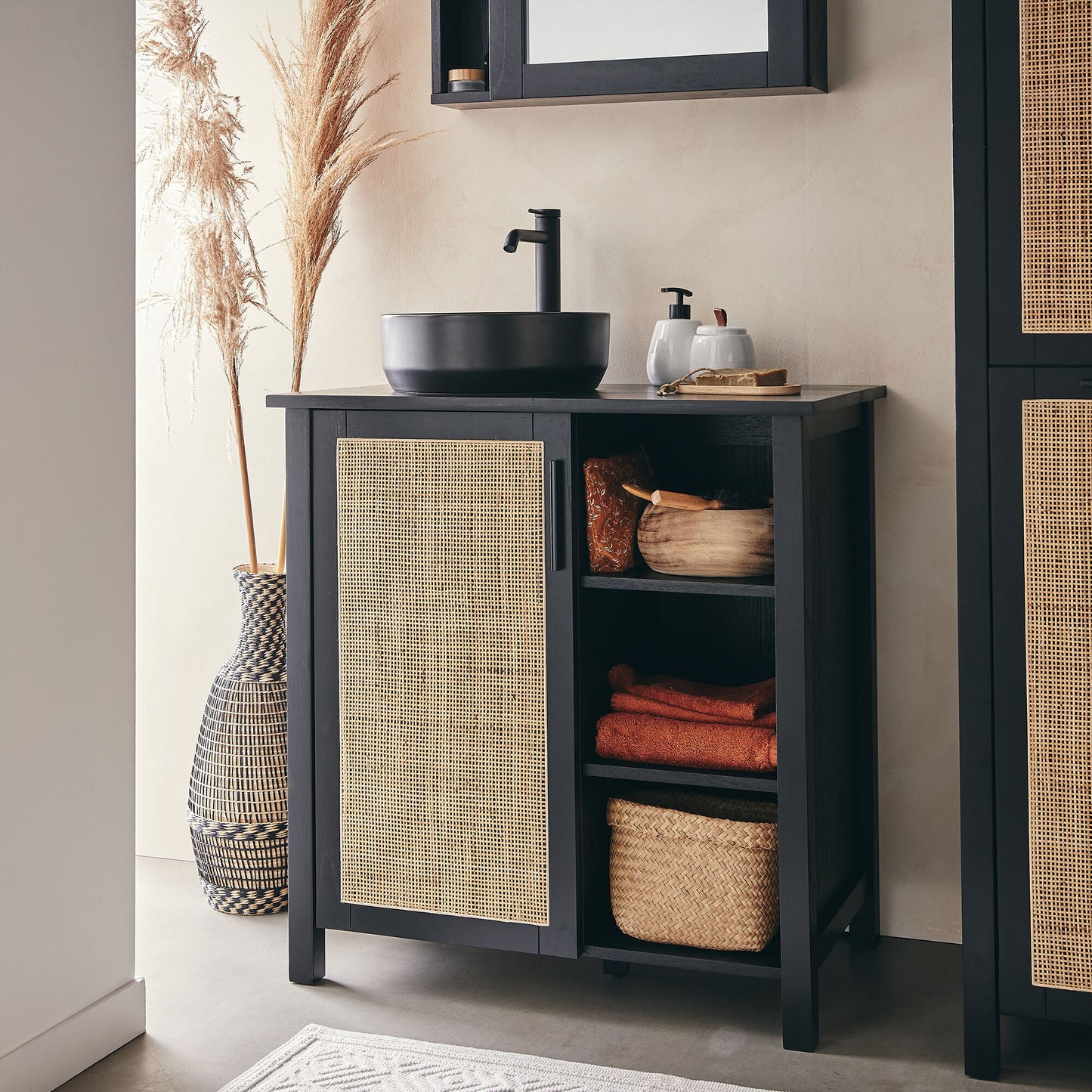 VALLAURIS - Meuble sous-vasque simple en bois de cèdre et 1 porte en cannage - L80cm