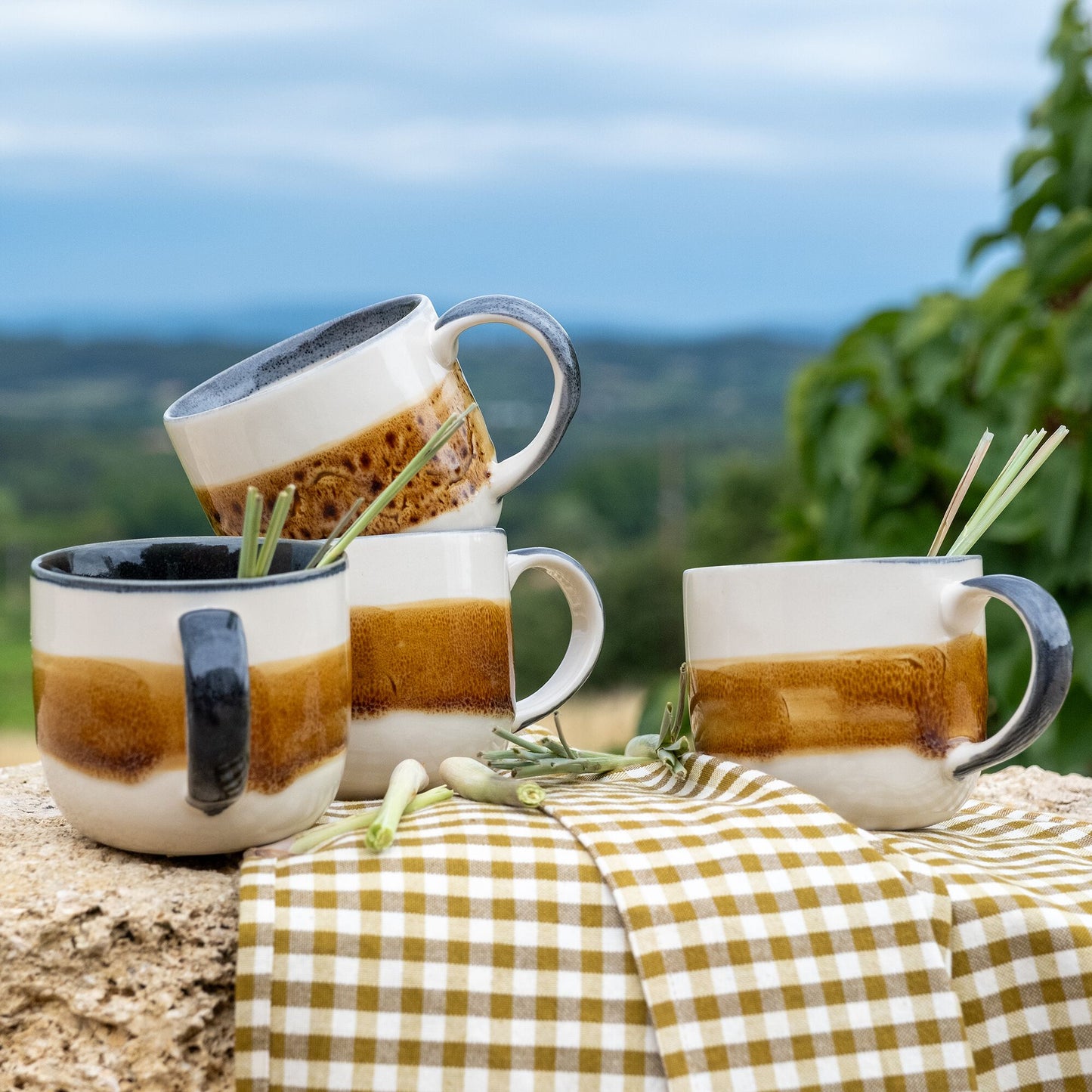 ODINO - Mug en grès peint 40cl - marron