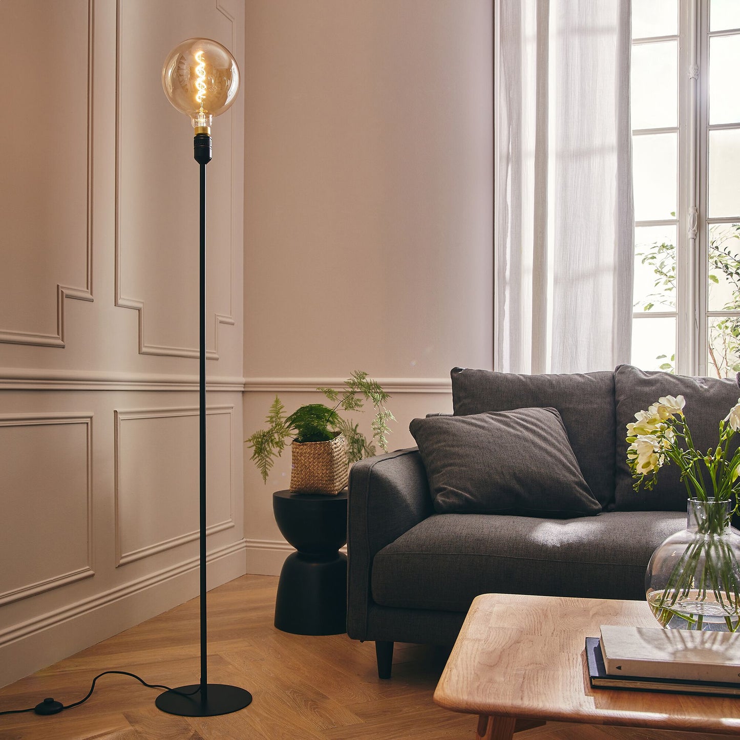 NANS - Pied de lampadaire en métal - noir H146cm