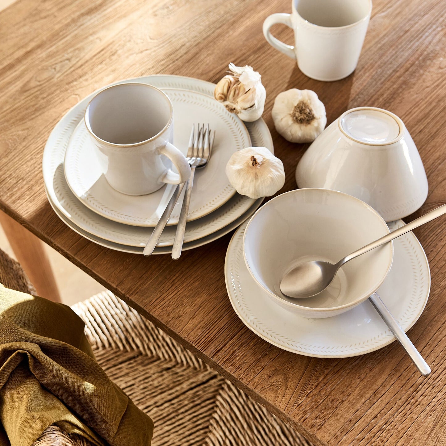 SPIGA - Service de vaisselle en grès avec liseré beige - blanc ventoux