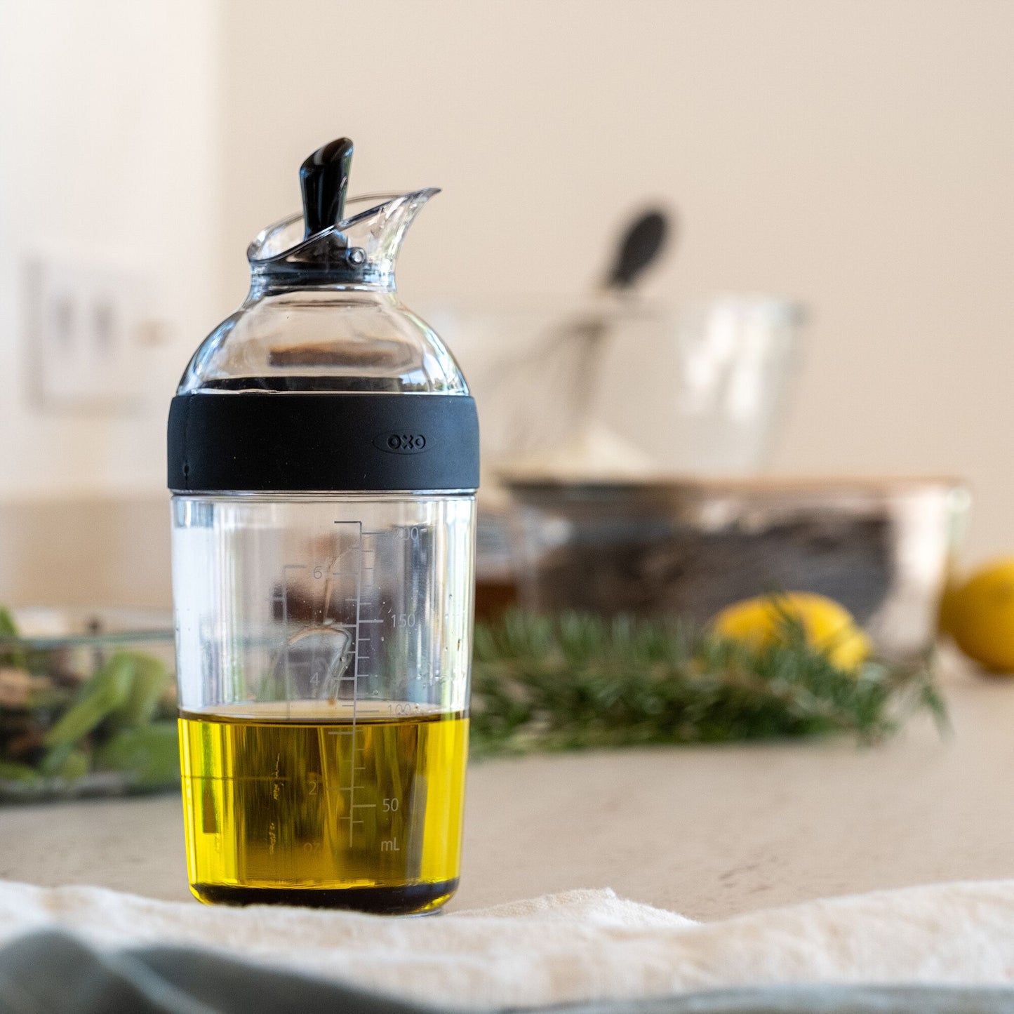 OXO - Shaker manuel pour sauce - transparent 236 mL