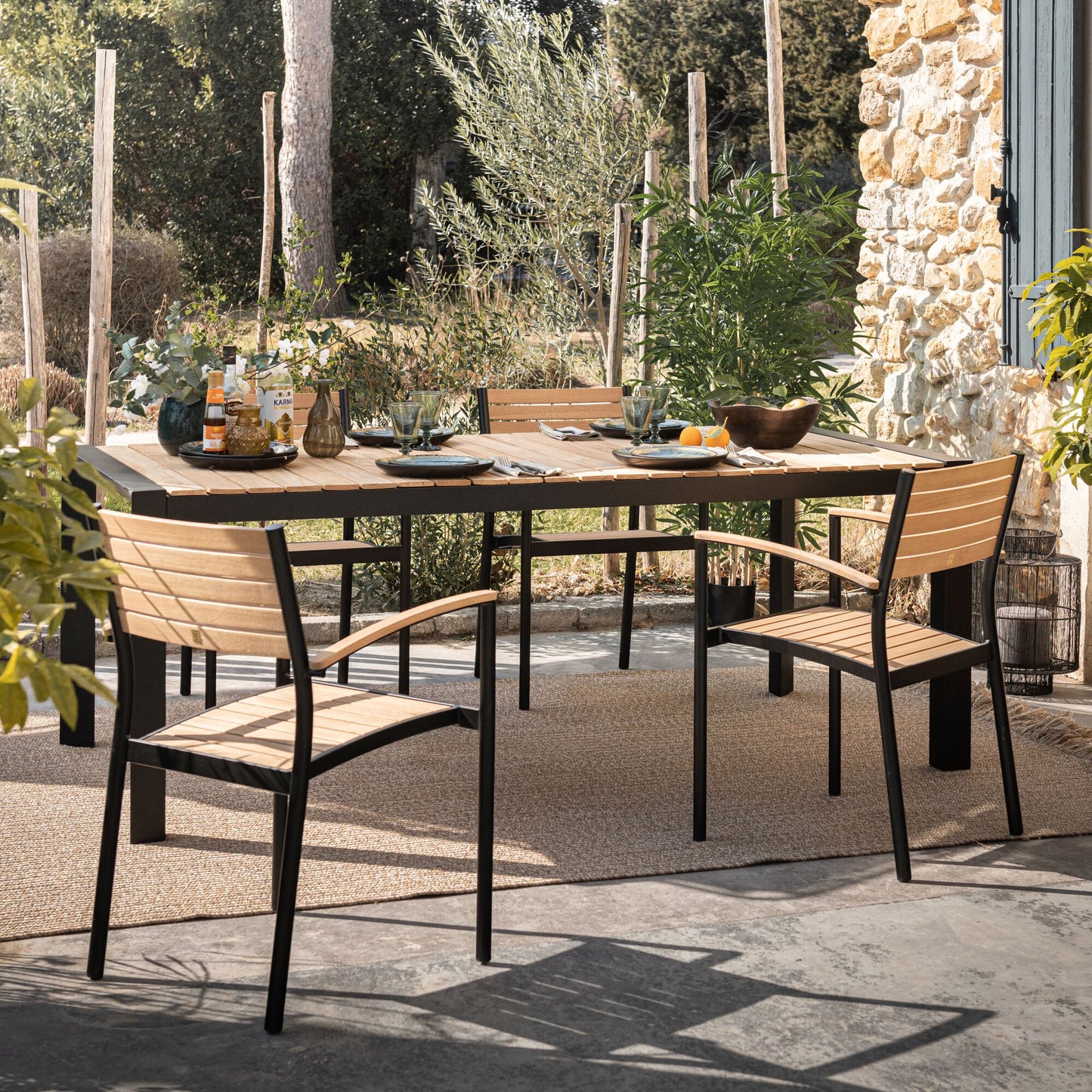 MASSIMO - Table de repas jardin en teck recyclé et aluminium - noir (8 places)