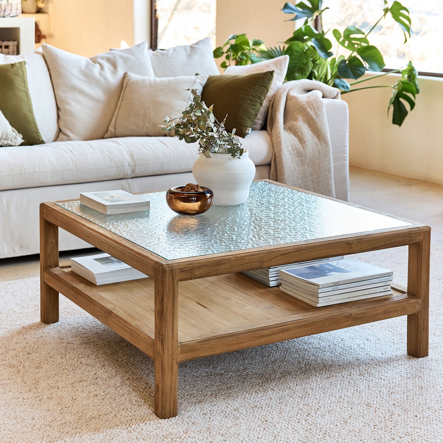 SORRENTE - Table basse en teck recyclé et verre L90x90cm - bois clair