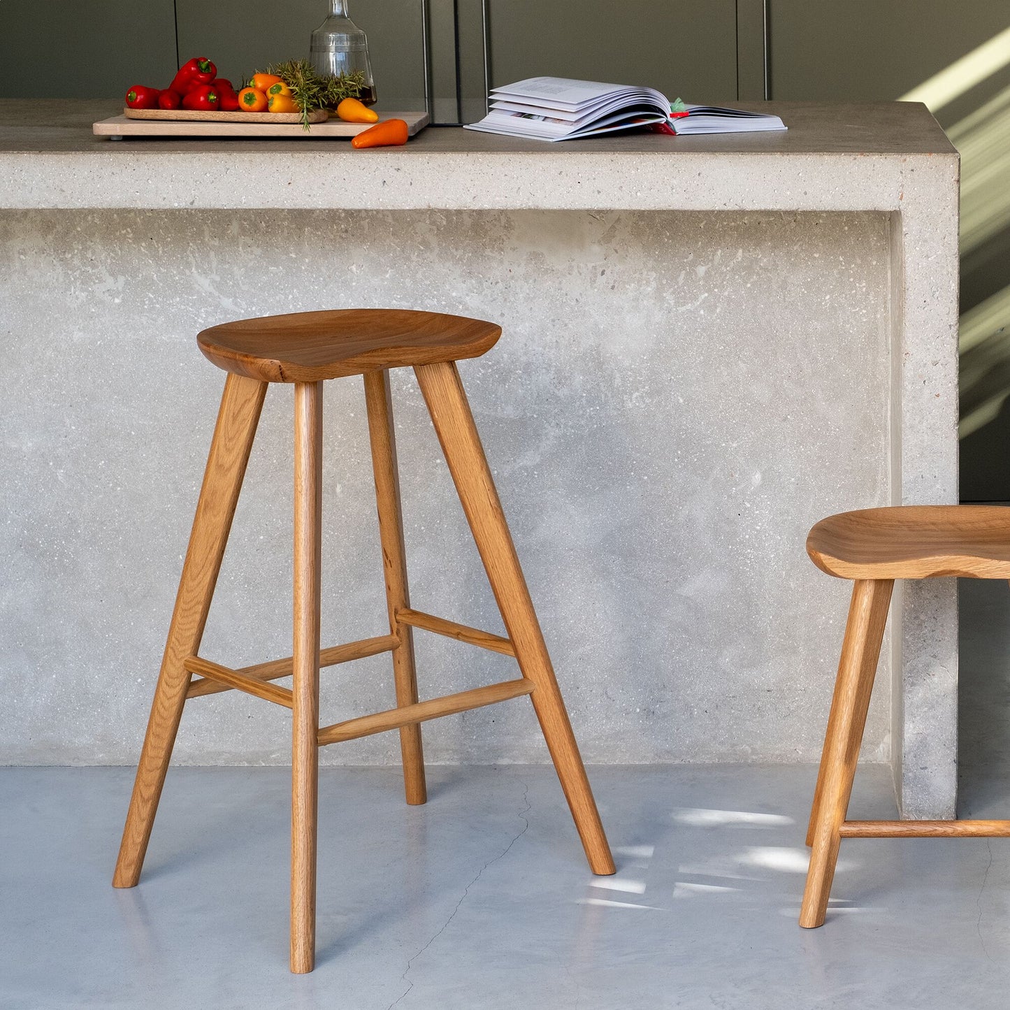 KOA - Tabouret de bar en chêne massif H75cm - naturel