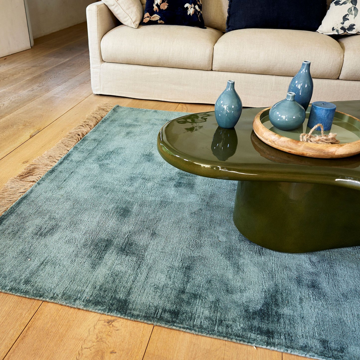 THANG - Tapis frangé en velours 160x230cm - vert eucalyptus