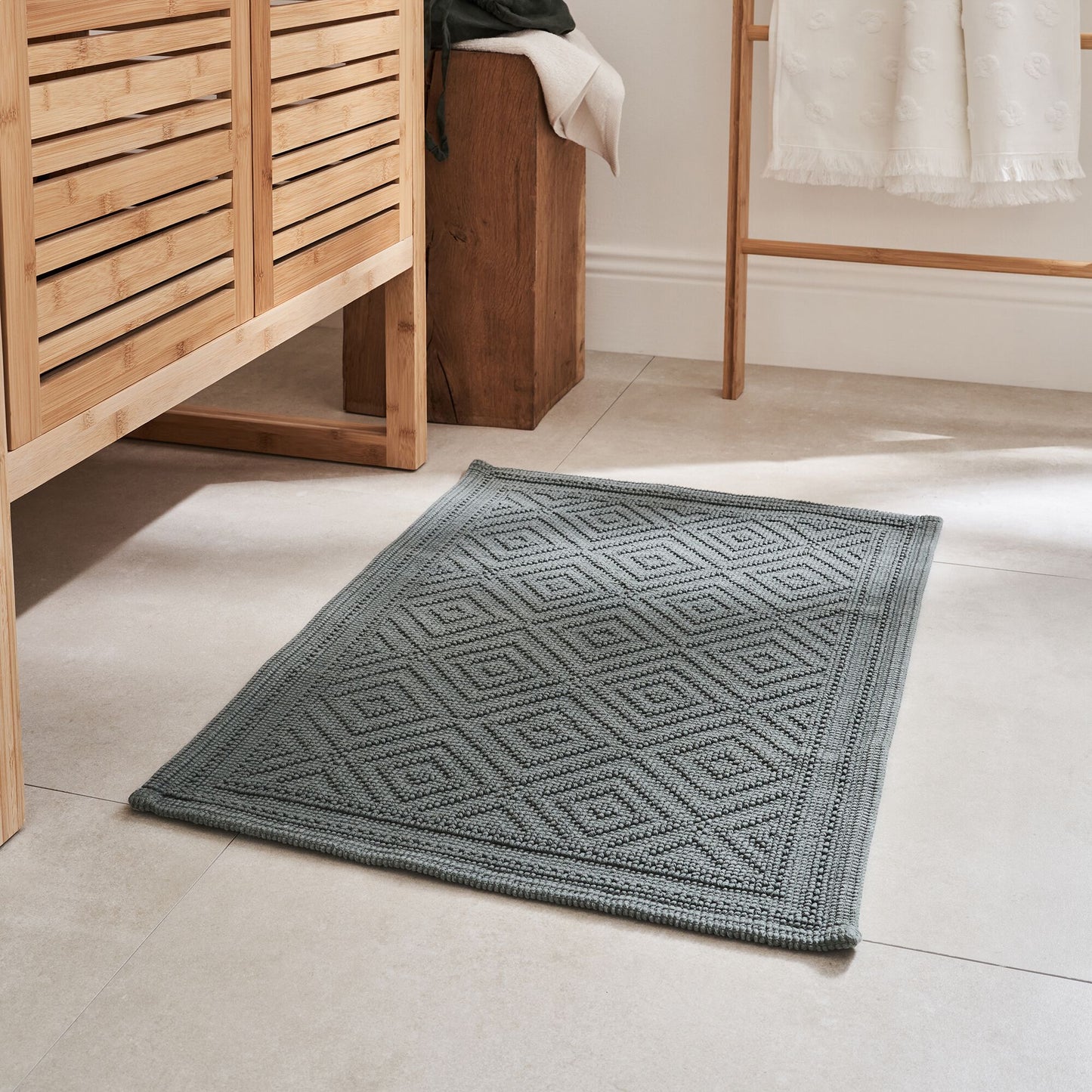 SADOU - Tapis de bain surpiquage losanges en coton - vert cèdre 50x70cm