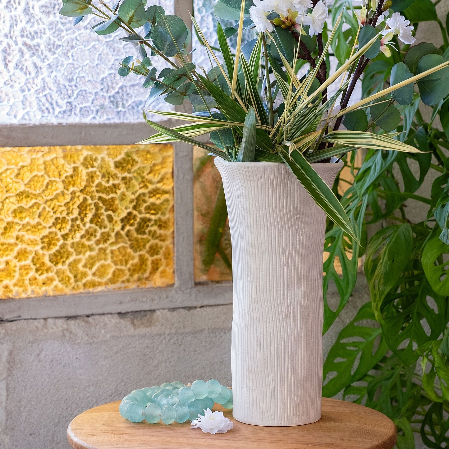 PELOURENQ - Vase contemporain en faïence striée H31,5cm - blanc