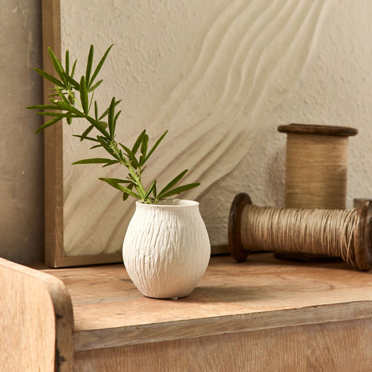 STUDEN - Vase boule en grès strié H10,5cm - blanc