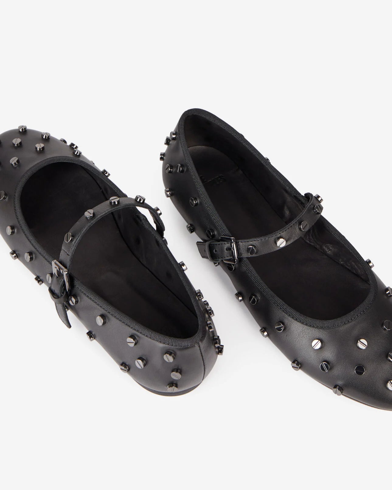 Ballerines en cuir noir avec clous