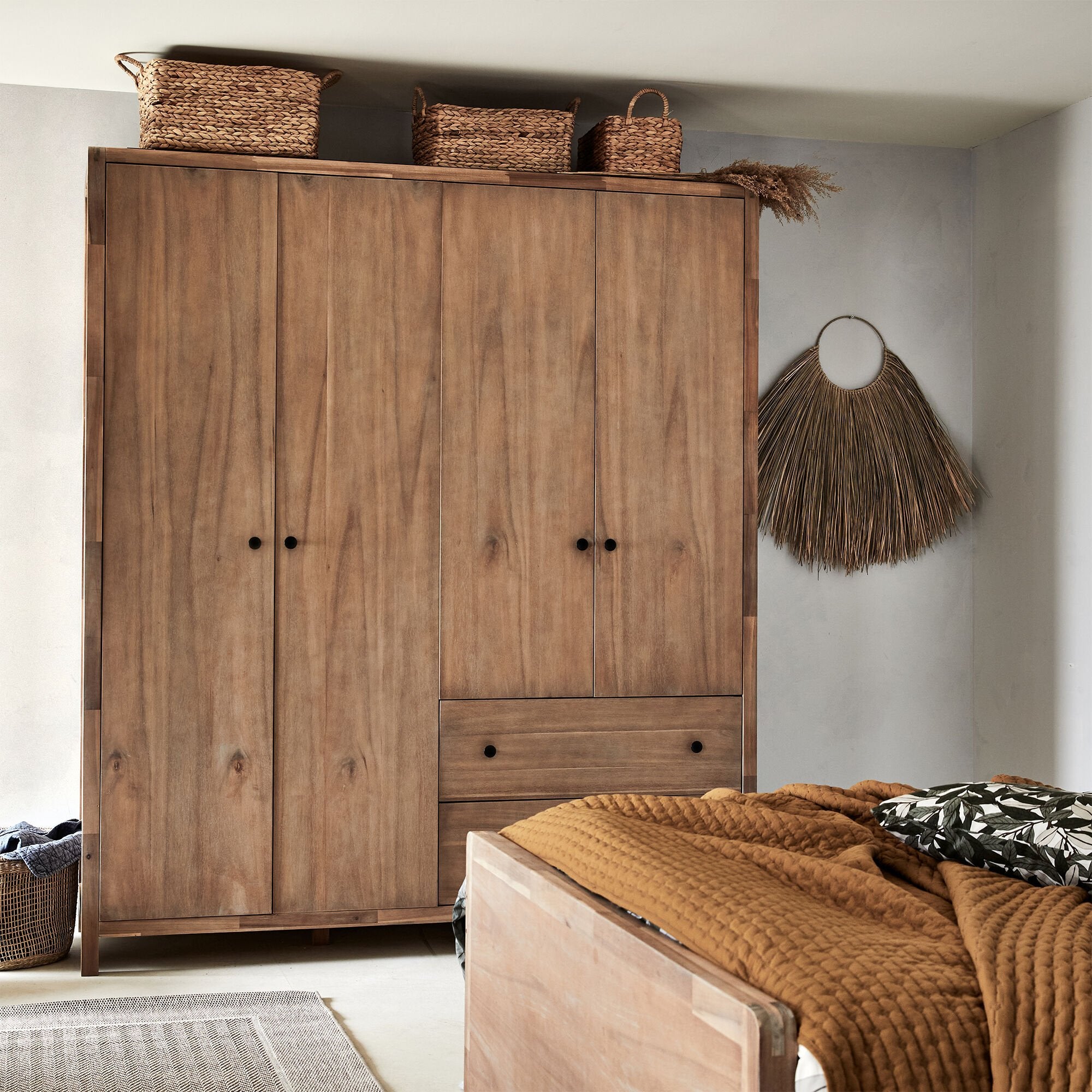 GAIA - Armoire 4 portes et 2 tiroirs en acacia massif l190xh220cm - bois clair