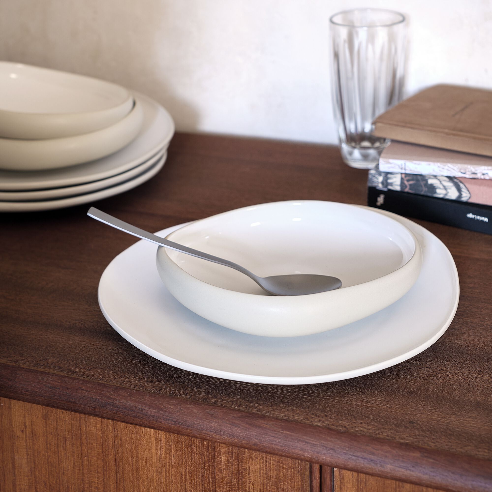 KYMA - Assiette creuse en grès D20cm - blanc ventoux