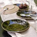 AVOCADO - Assiette à dessert organique en grès D21cm - vert cèdre