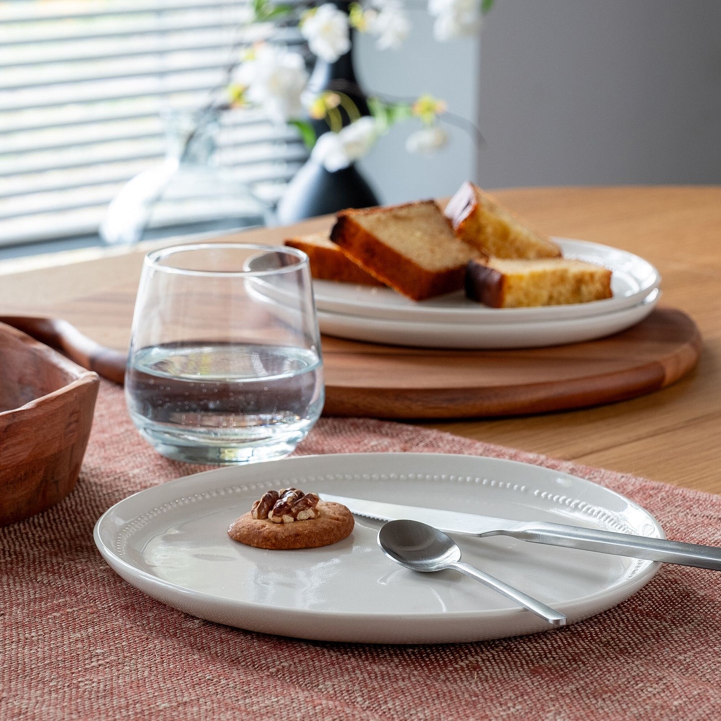 MARGOT - Assiette à dessert en porcelaine avec liseré perlé D21,60cm - blanc ventoux