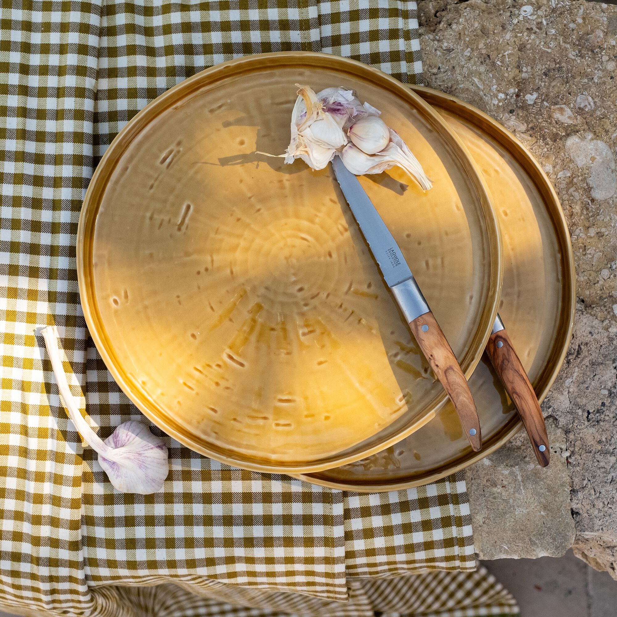 AMARELLO - Assiette plate en grès D27,5cm - jaune argan