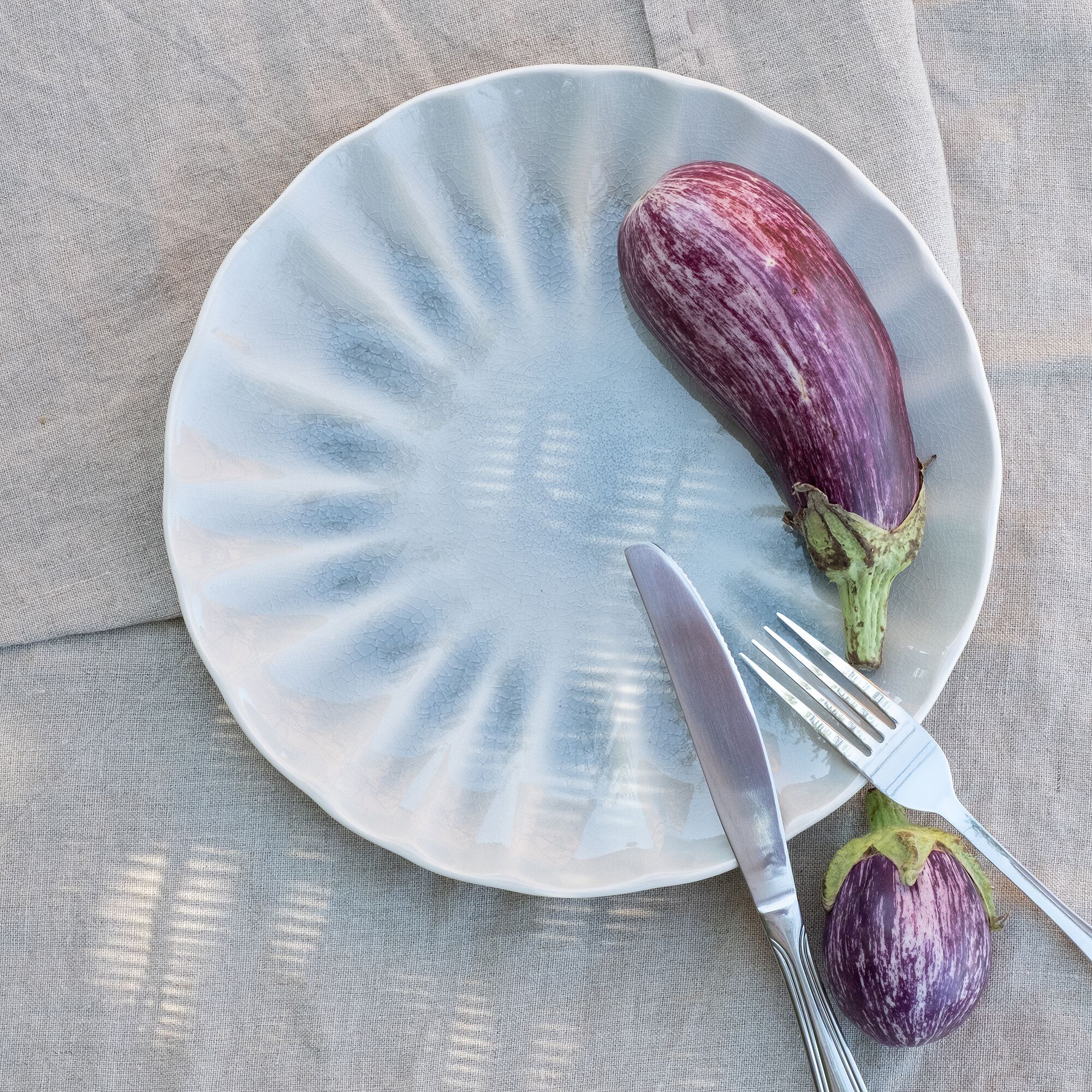 GIULIA - Assiette plate ondulée en grès D26,5cm - bleu