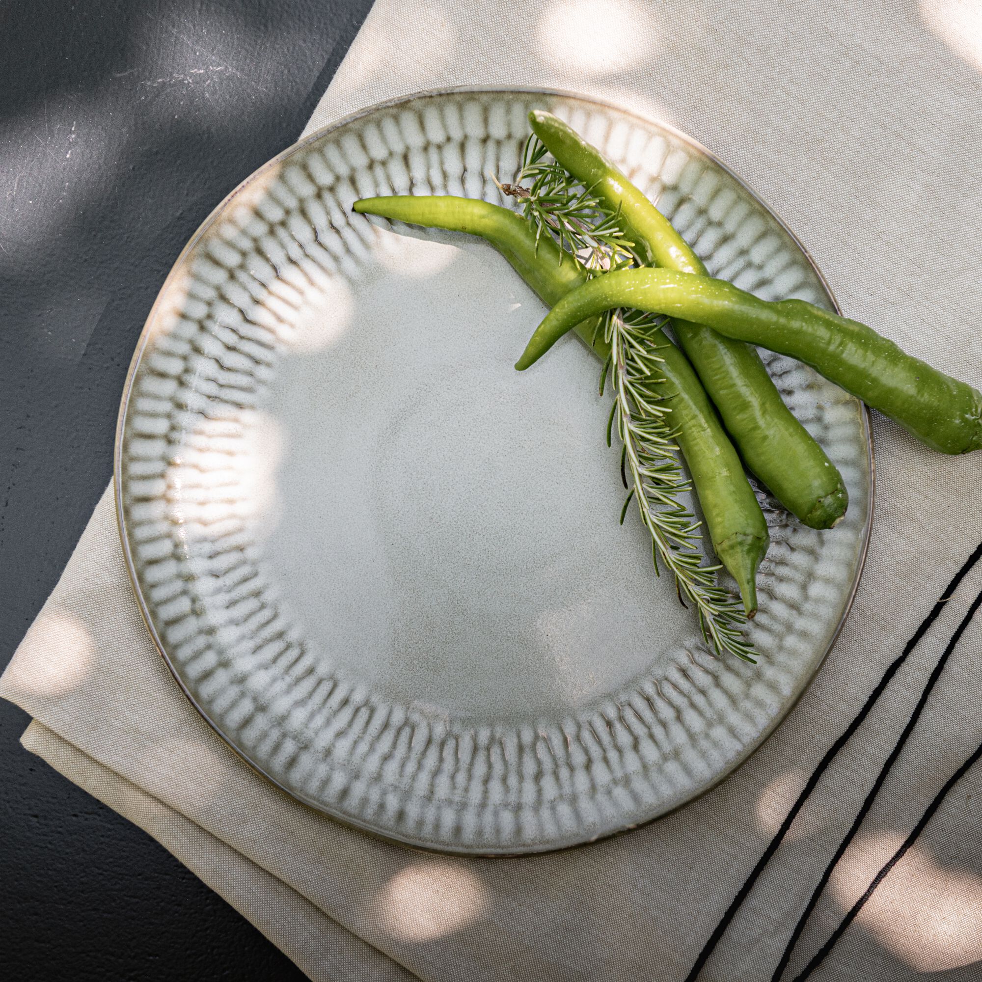 LIAM - Assiette plate en grès D26,6cm - blanc ventoux