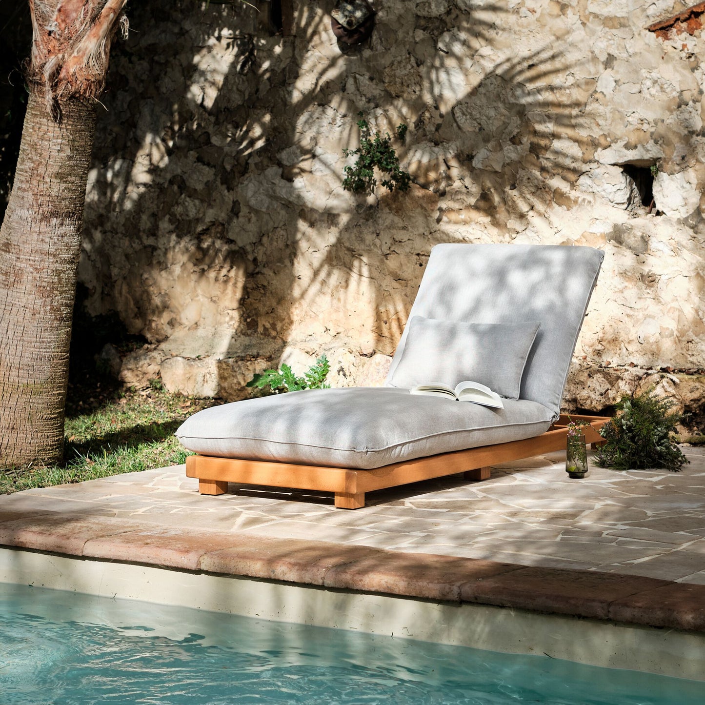 MALDA - Bain de soleil en eucalyptus avec matelas - gris