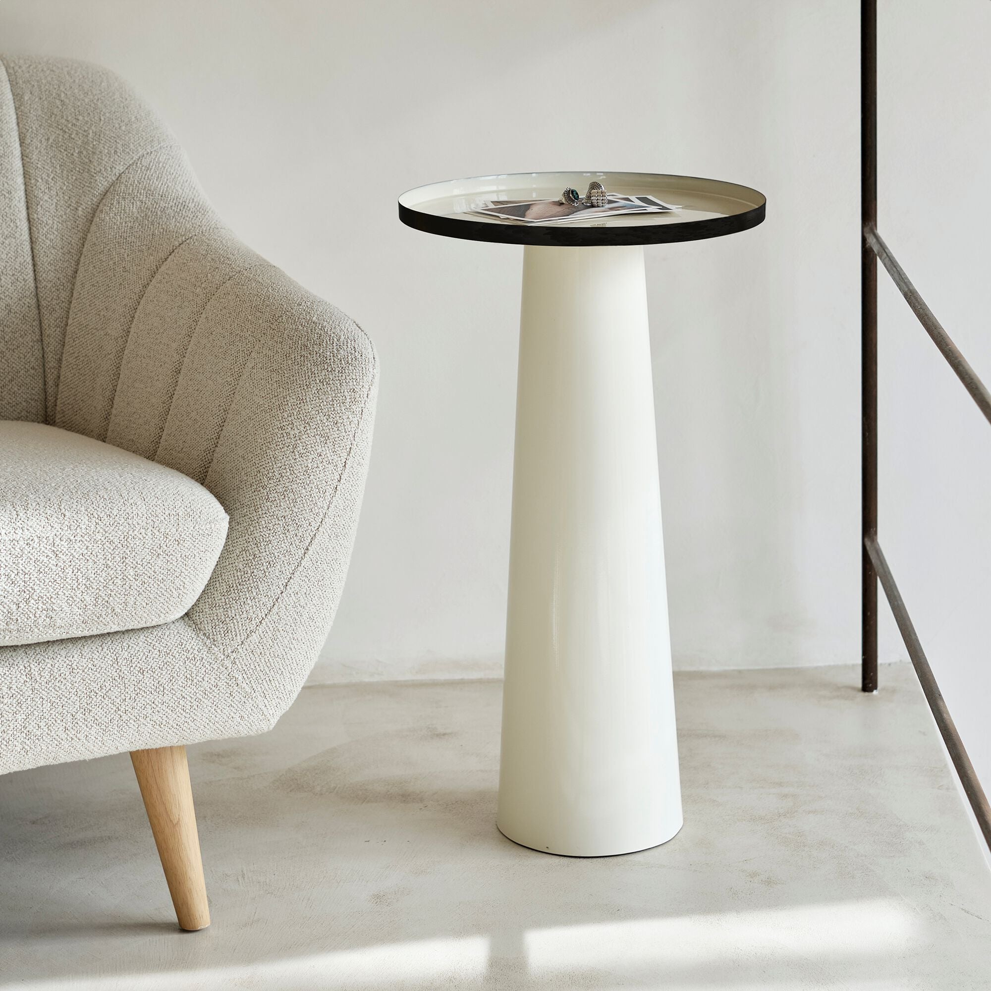 AGLY - Bout de canapé en acier rond D40xH70cm - blanc