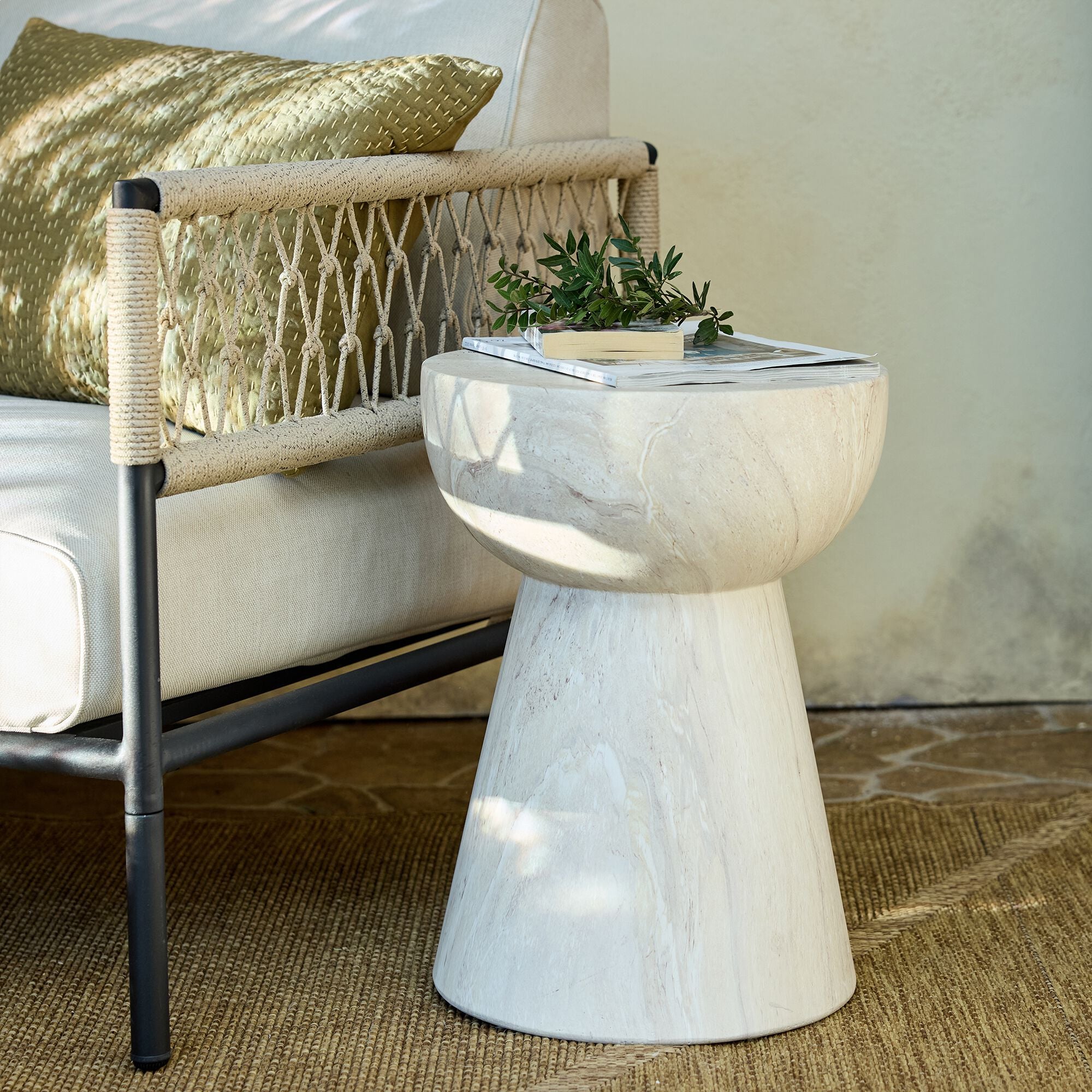 FLORO - Bout de canapé en ciment effet marbre D36xH46cm - beige