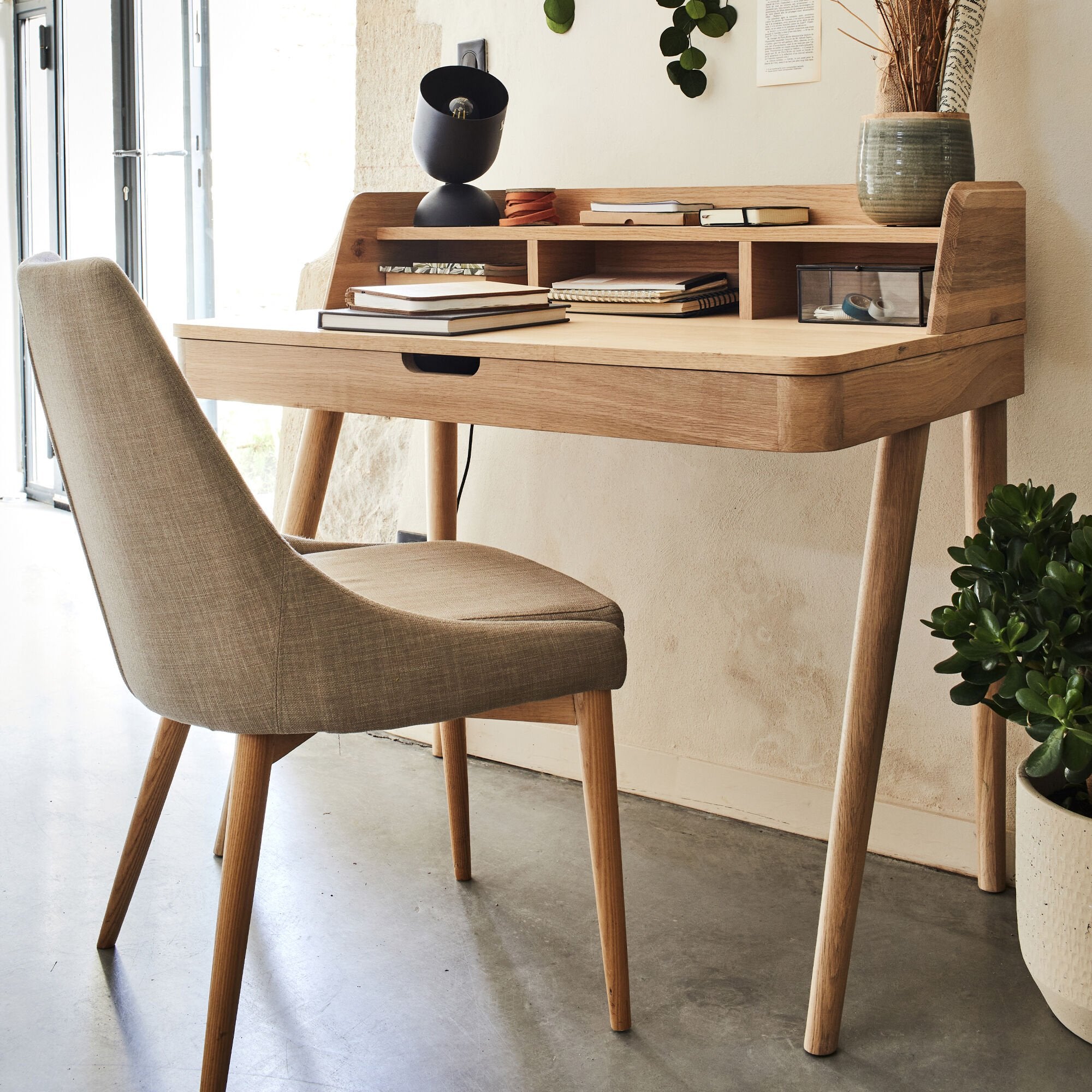 KINNA - Bureau en chêne avec plateau relevable - bois clair
