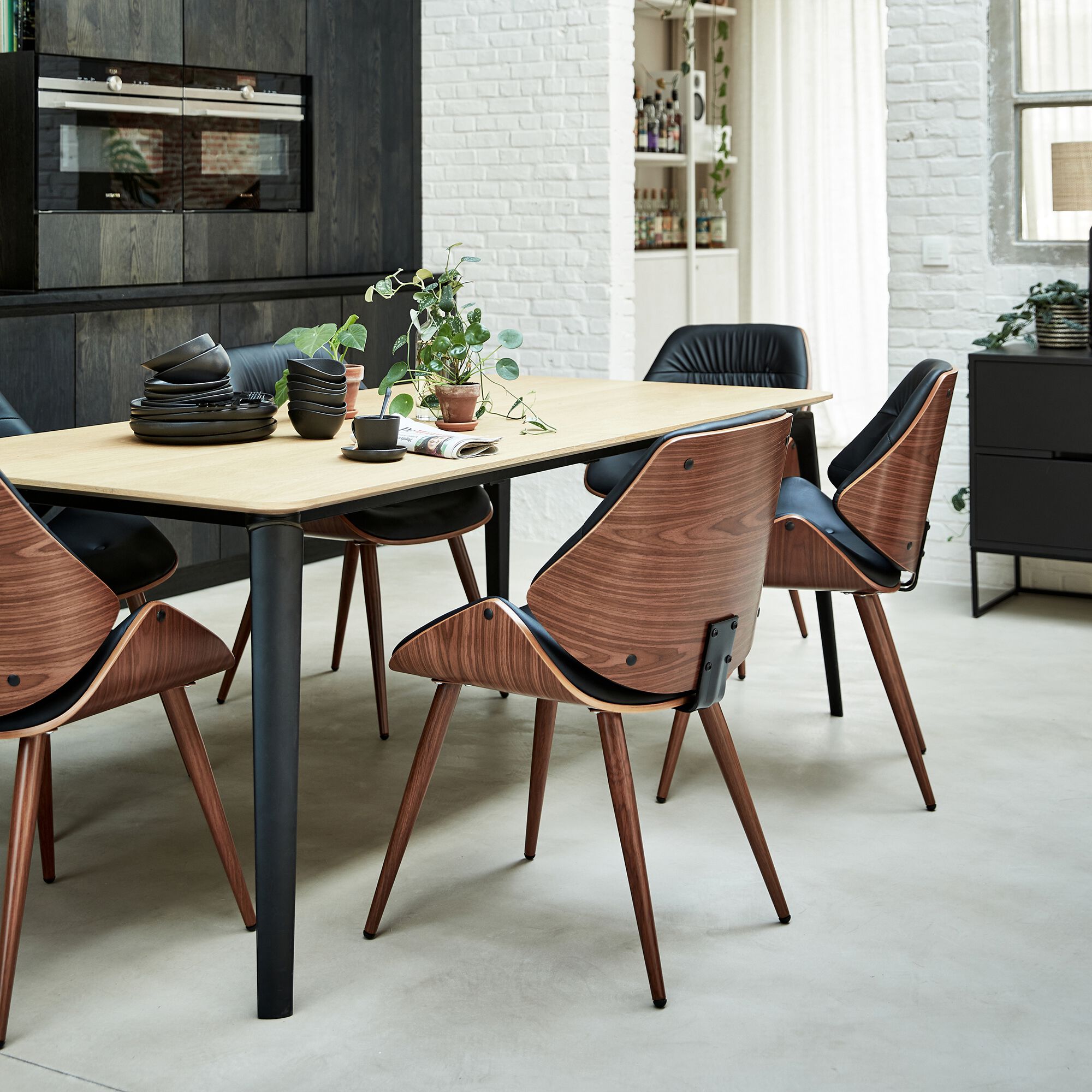 CALLISTINE - Table de repas extensible plaquée chêne - bois clair (8 à 12 places)