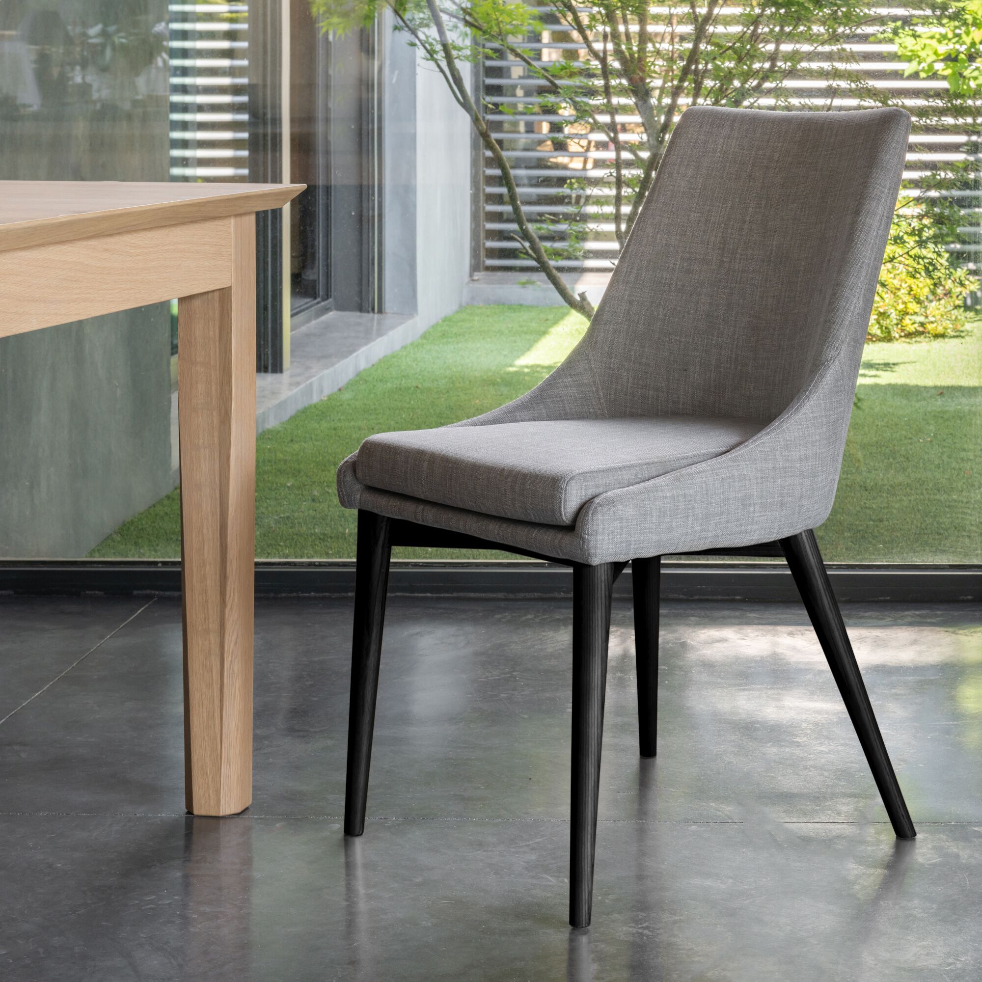 ABBY - Chaise de repas en tissu - gris clair