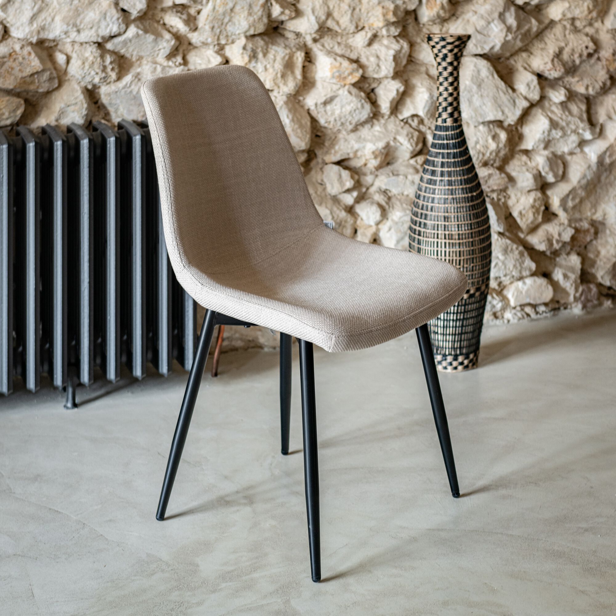 CALLAS - Chaise en tissu bouclettes et en métal - beige