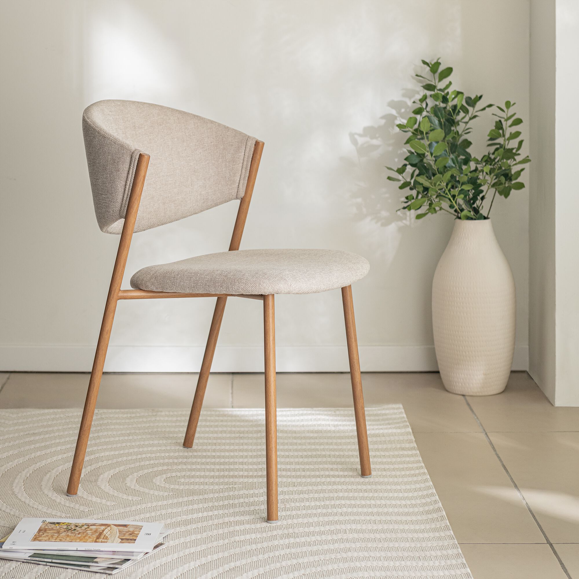 CASSANDRE - Chaise de repas épurée en tissu - beige