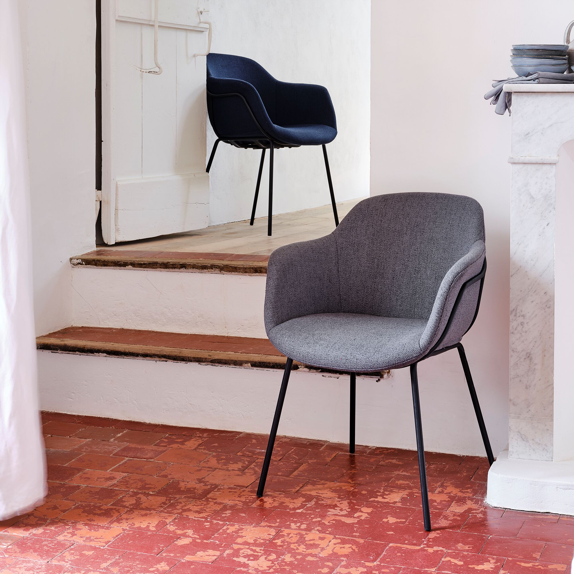 CHLOE - Chaise en tissu avec accoudoirs - gris ardoise