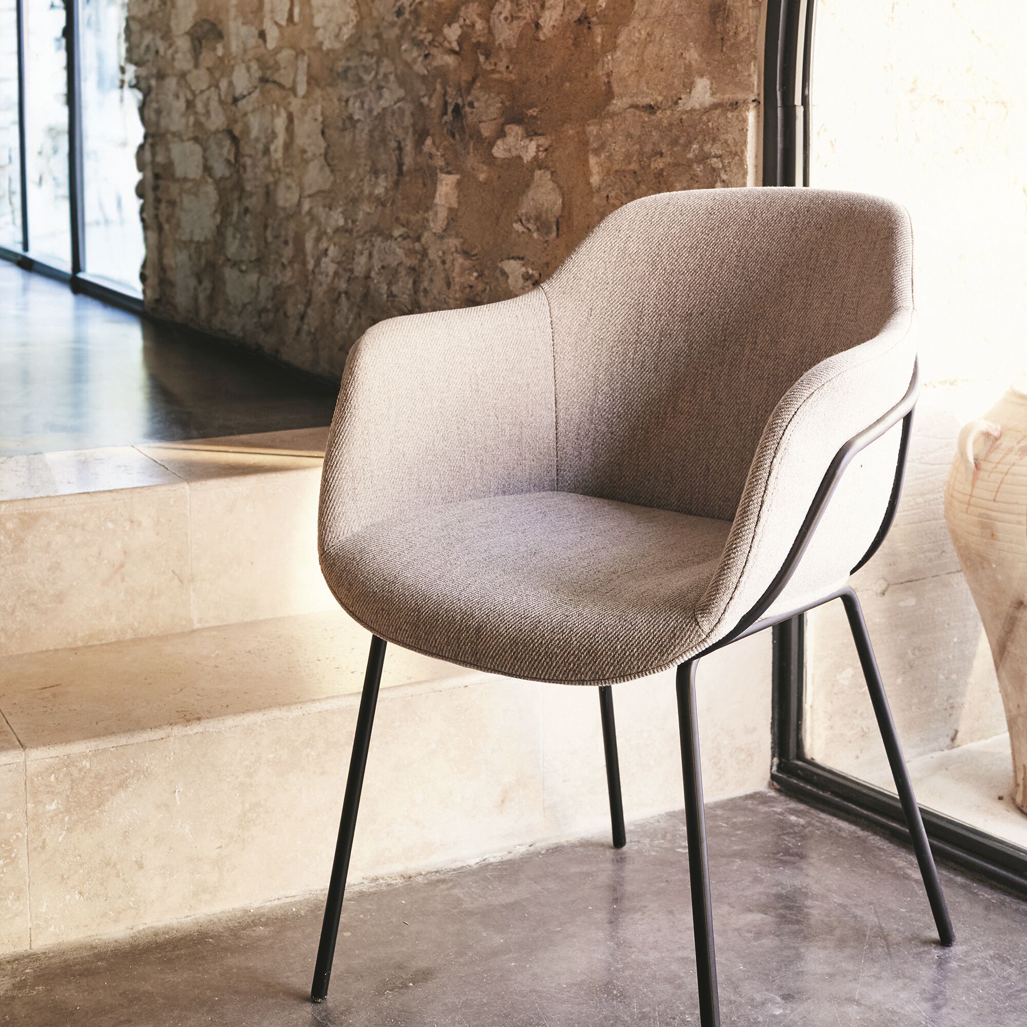 CHLOE - Chaise en tissu avec accoudoirs - beige alpilles