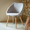 DELINA - Chaise en tissu avec accoudoirs et piétement naturel - gris borie