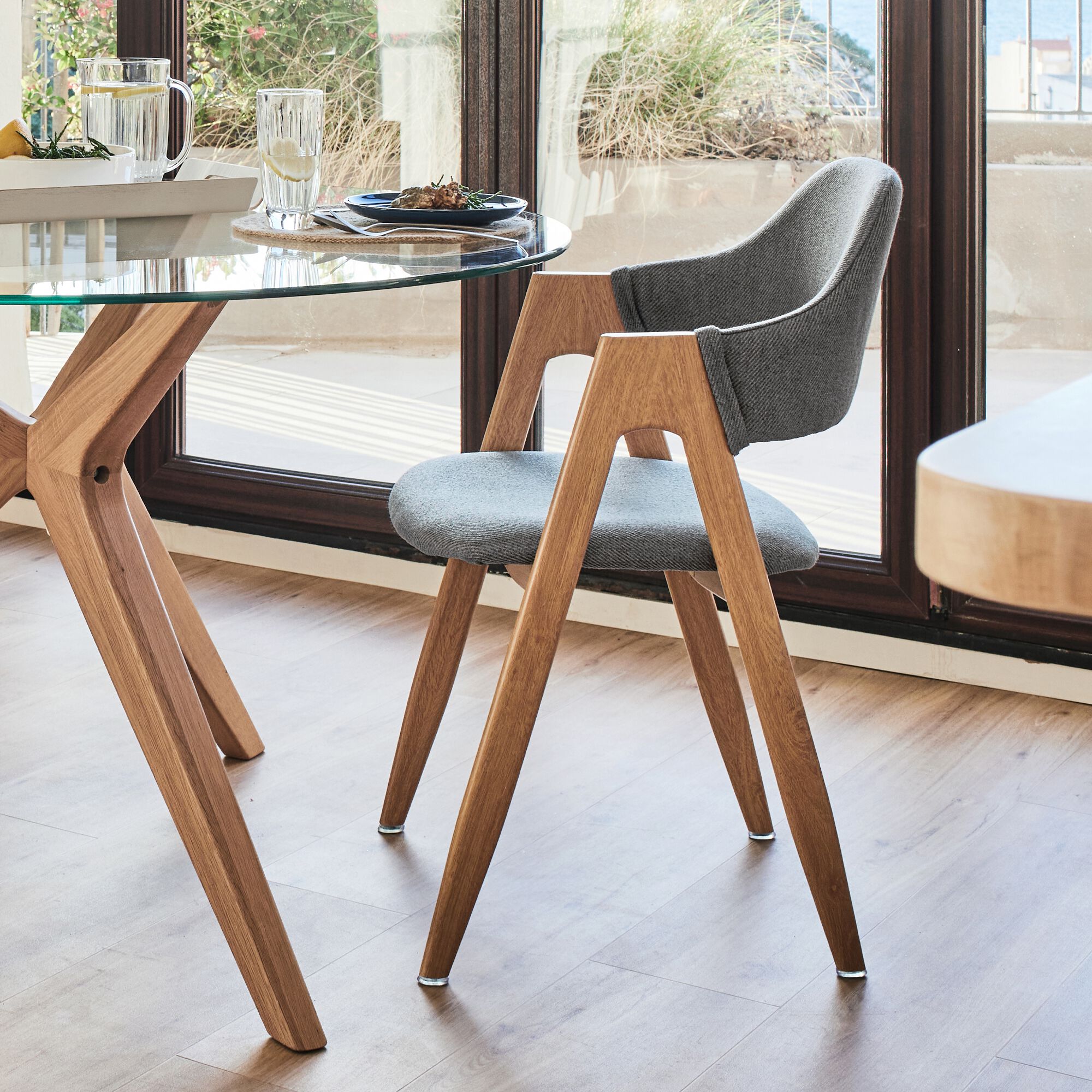 GARETTE - Chaise en tissu et effet bois clair avec accoudoirs - gris ardoise