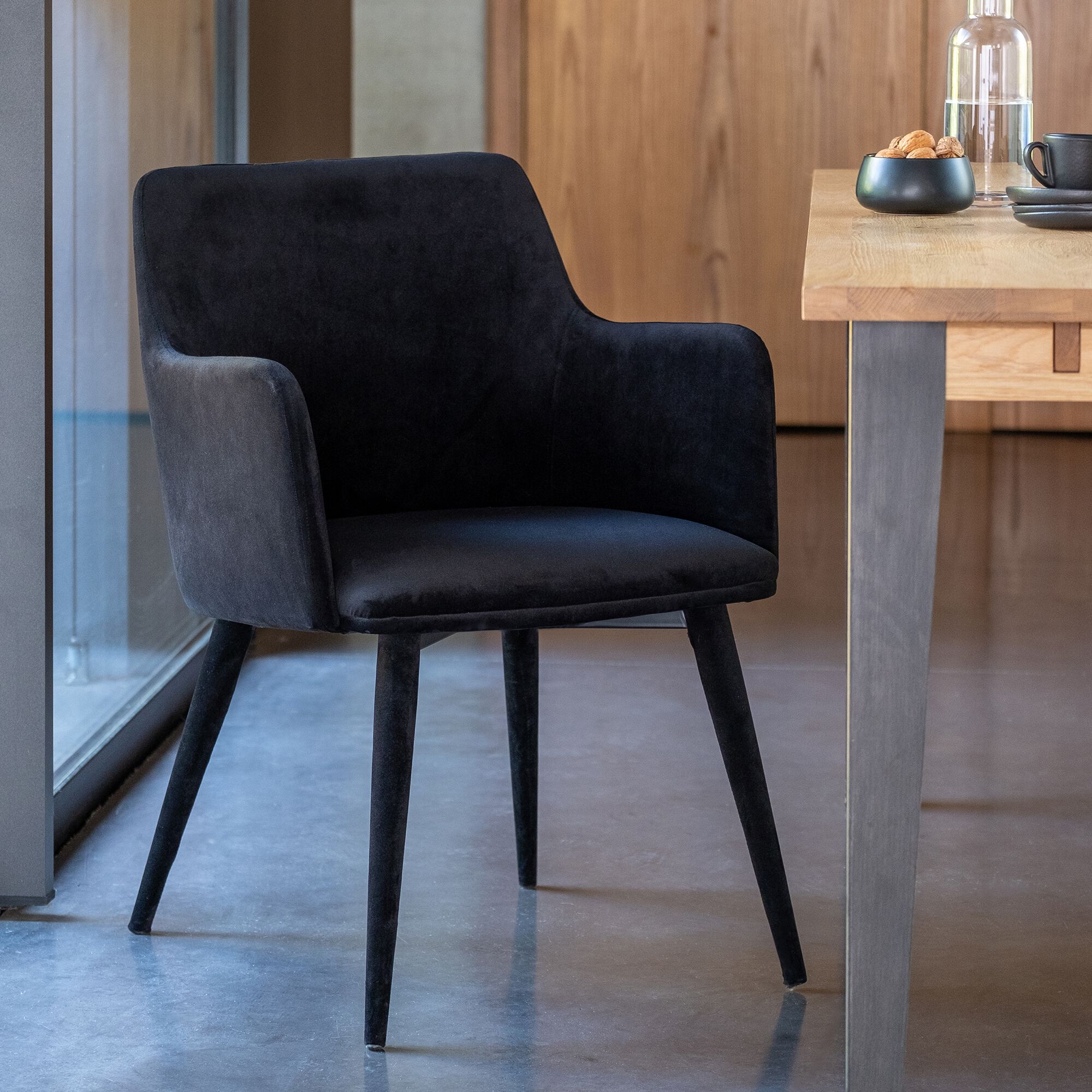 GINETTE - Chaise en tissu effet velours avec accoudoirs - noir