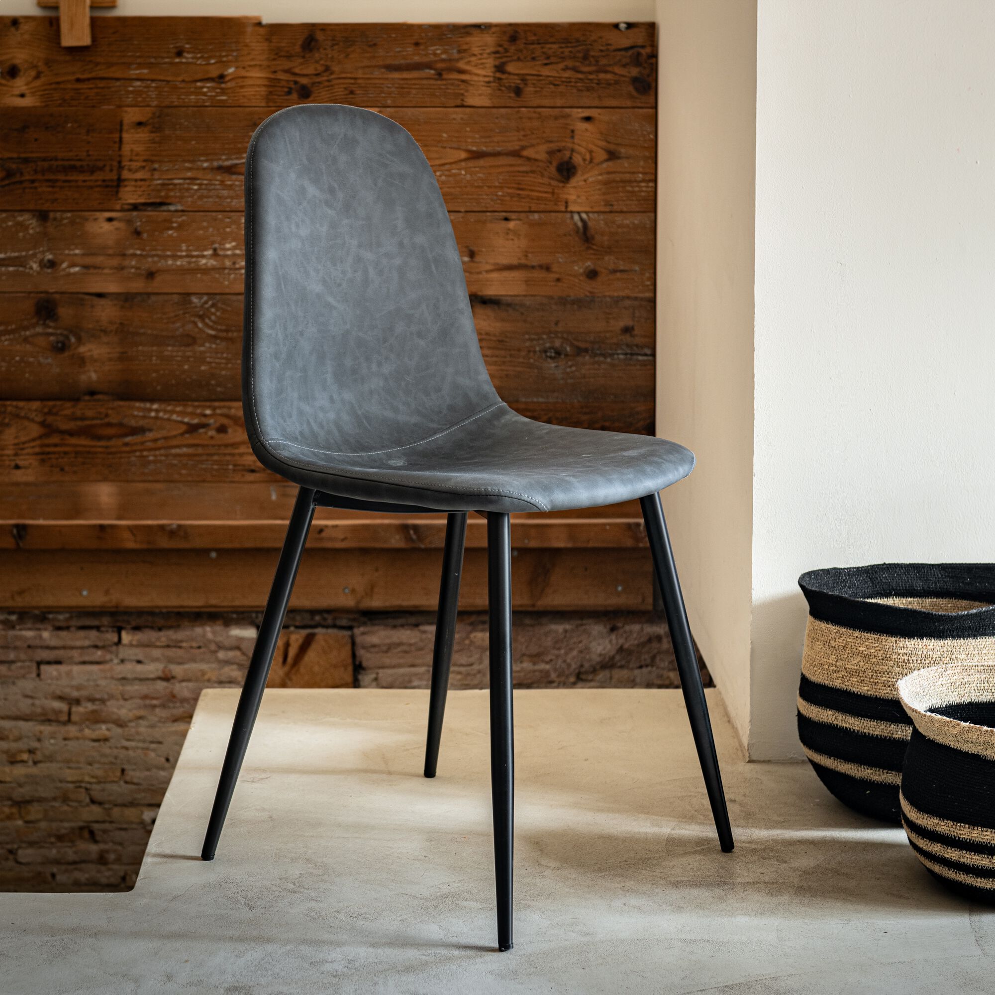 LOANA - Chaise en acier et simili avec piètement noir - noir