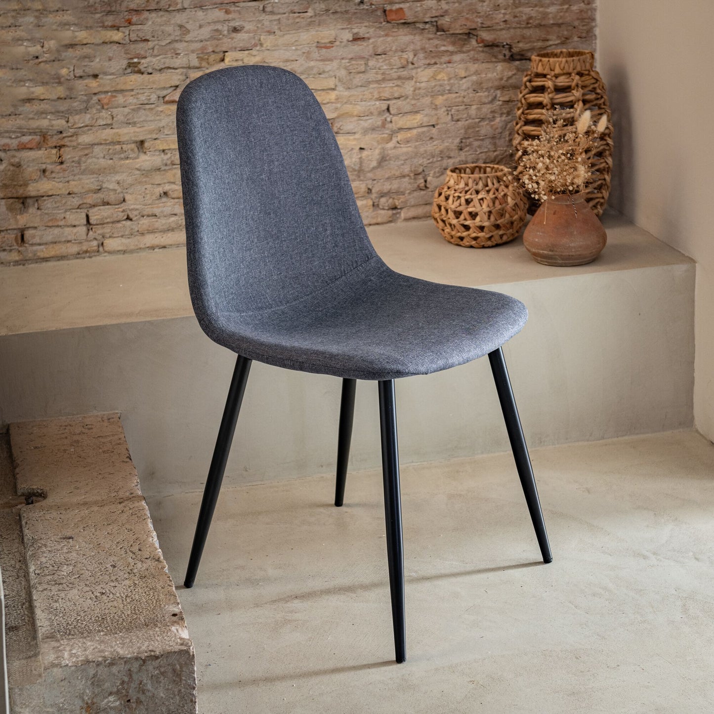 LOANA - Chaise en acier et tissu avec piètement noir - gris ardoise