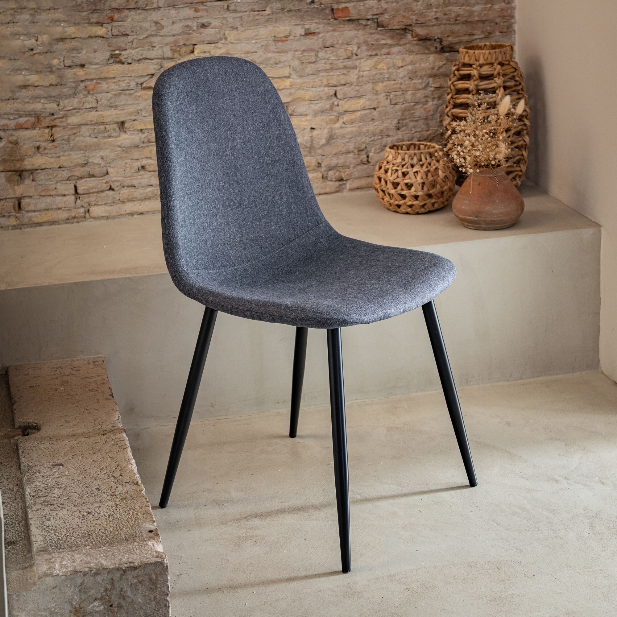 LOANA - Chaise en acier et tissu avec piètement noir - gris ardoise