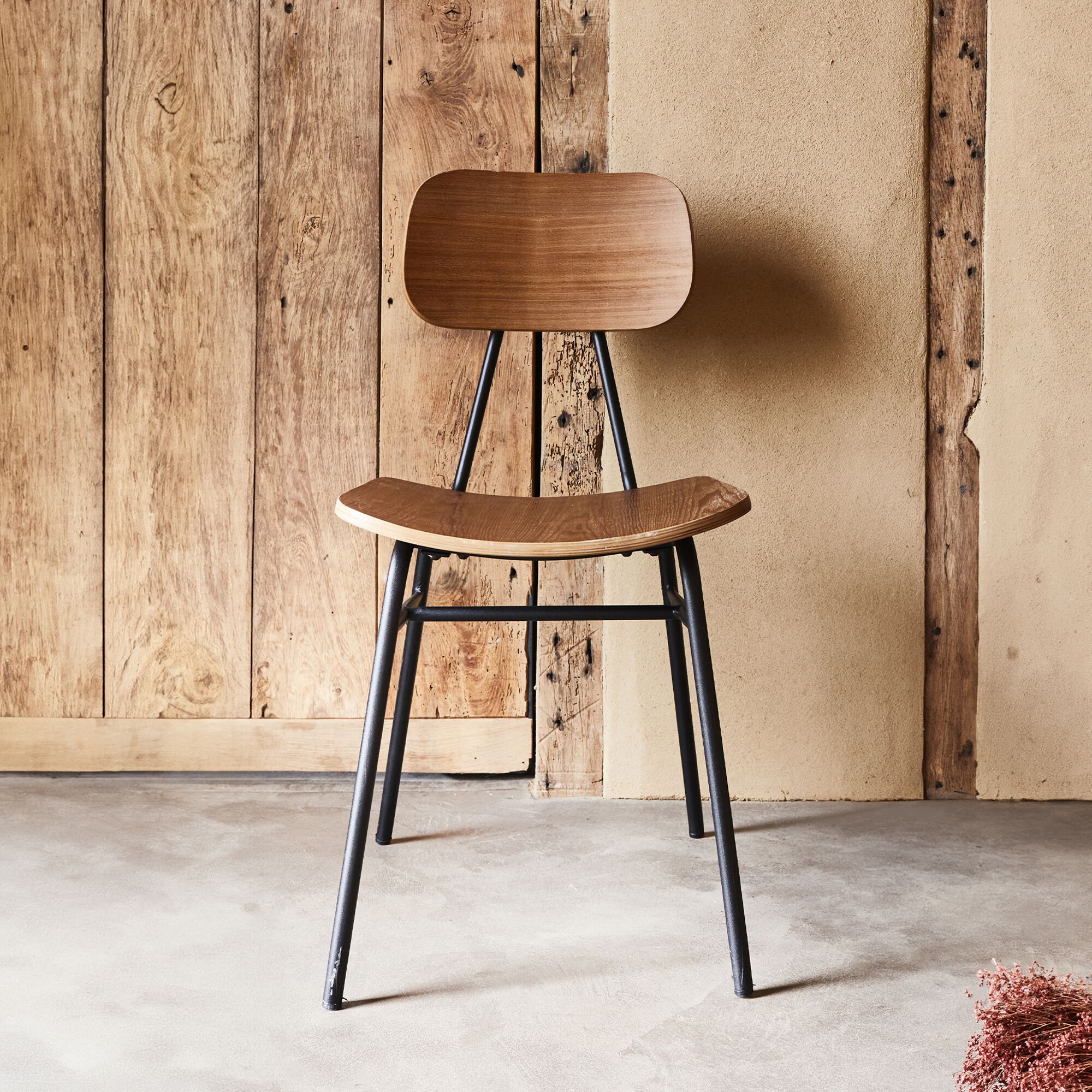 LORA - Chaise en bois de frêne et acier - bois foncé