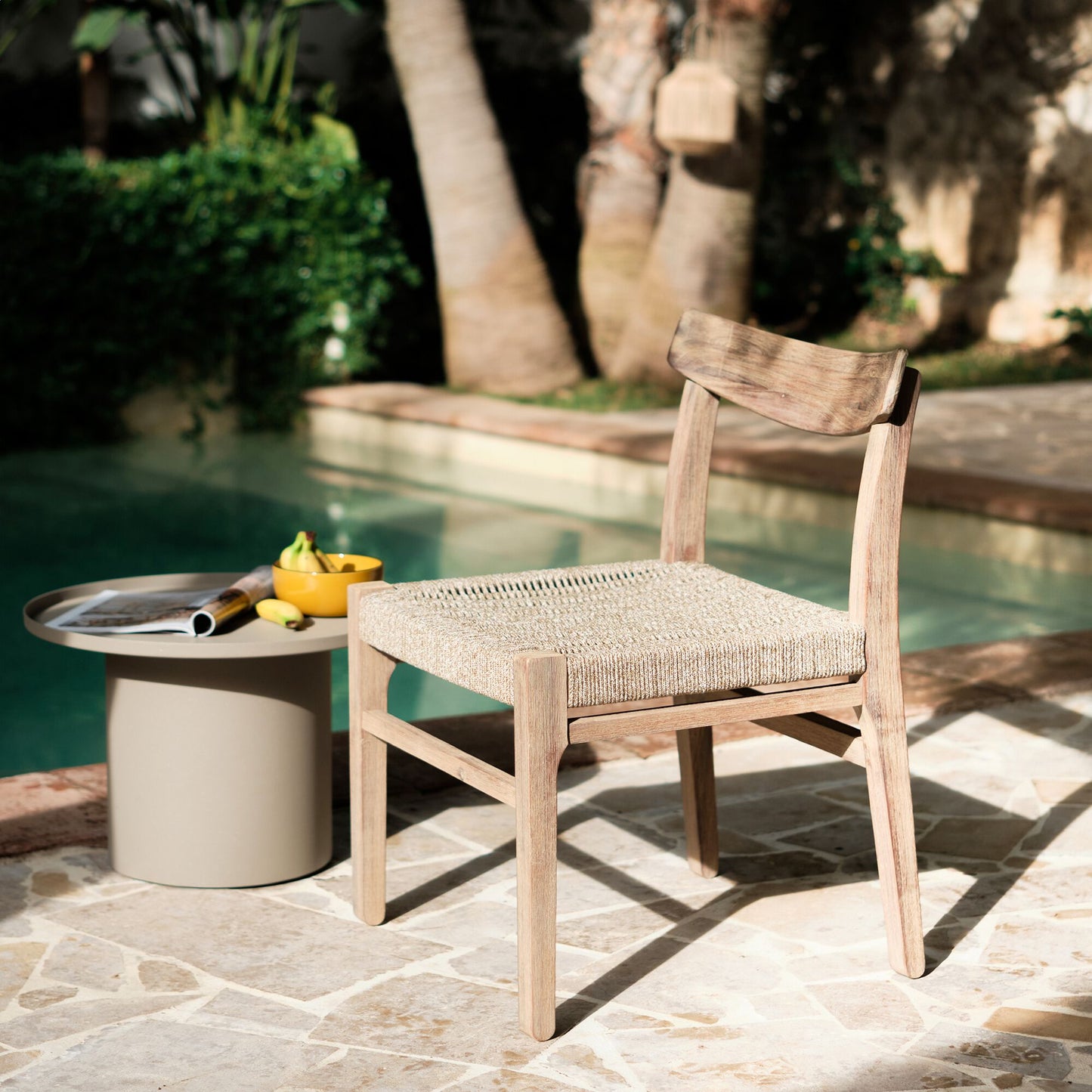 SORGUES - Chaise de jardin en acacia et assise en corde - bois foncé