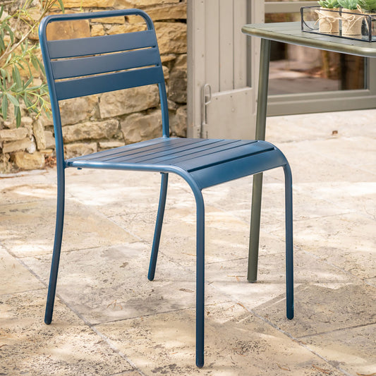 SOURIS - Chaise de jardin empilable en acier - bleu figuerolles