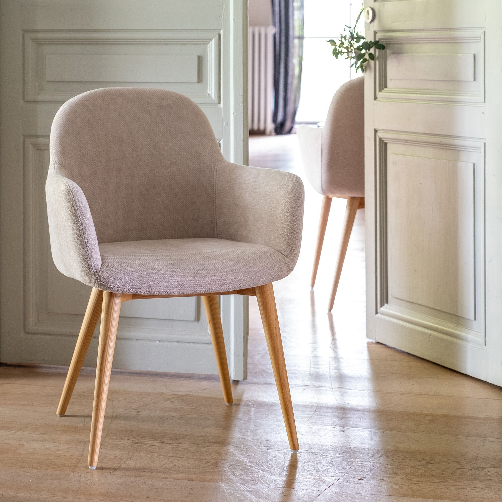 CORI - Chaise en tissu avec accoudoirs - beige
